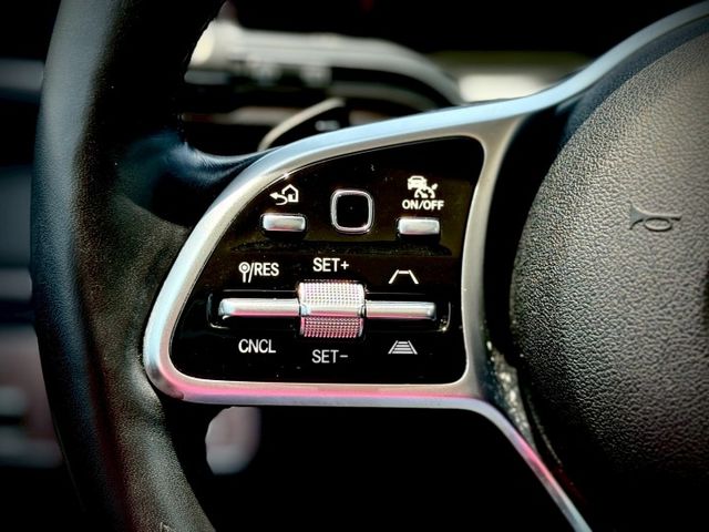 奶爸奶媽帶上阿公阿嬤 完美家庭用車｜接老闆 體面商務車｜摸門、免鑰匙、P20進階跟車、第二排電動椅、腳踢、電尾門  第10張相片