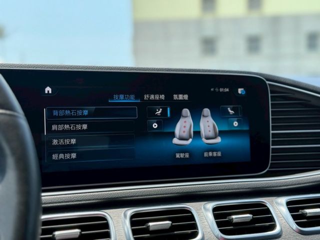 奶爸奶媽帶上阿公阿嬤 完美家庭用車｜接老闆 體面商務車｜摸門、免鑰匙、P20進階跟車、第二排電動椅、腳踢、電尾門  第14張相片