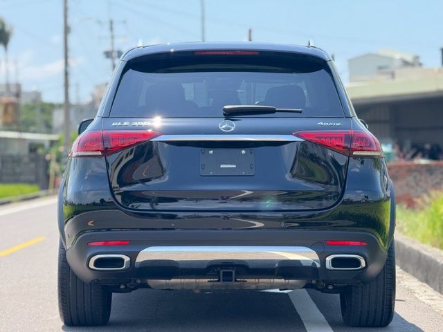 奶爸奶媽帶上阿公阿嬤 完美家庭用車｜接老闆 體面商務車｜摸門、免鑰匙、P20進階跟車、第二排電動椅、腳踢、電尾門  第20張相片