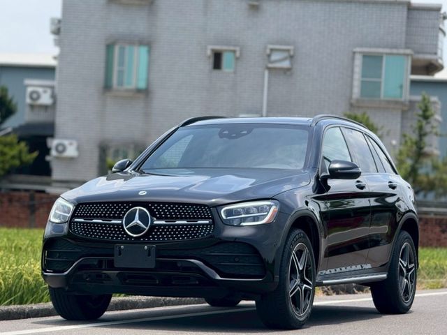 豪華配備一次到位｜開過回不去｜AMG夜色、摸門、免鑰匙、23P跟車系統、盲點、全景天窗、64色氣氛燈、電尾門、四傳  第2張相片