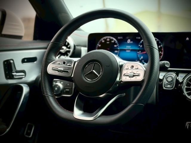 不只是轎跑，是目光焦點｜AMG、摸門、免鑰匙、盲點、全景天窗、手機無線充電、平把方向盤、四傳  第7張相片