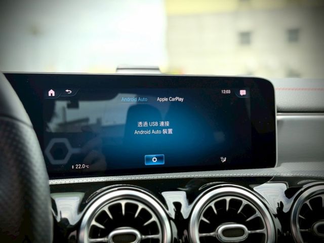 不只是轎跑，是目光焦點｜AMG、摸門、免鑰匙、盲點、全景天窗、手機無線充電、平把方向盤、四傳  第16張相片