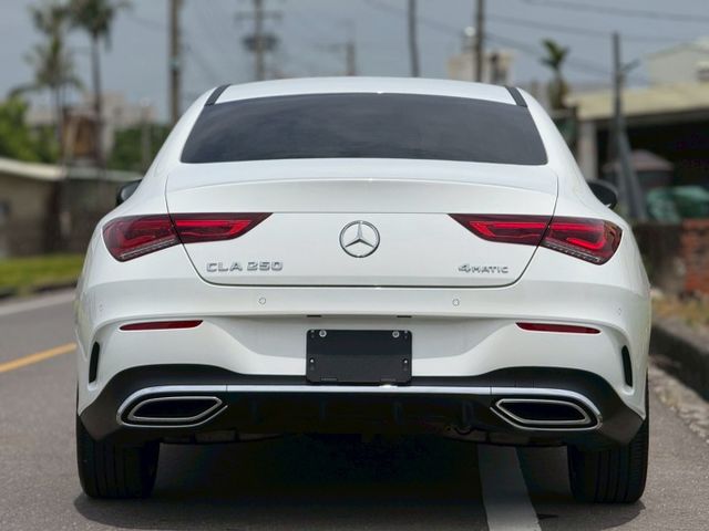 不只是轎跑，是目光焦點｜AMG、摸門、免鑰匙、盲點、全景天窗、手機無線充電、平把方向盤、四傳  第20張相片