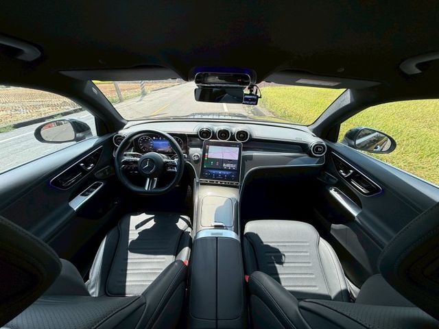 總代理｜超美掀背休旅車｜AMG、48V輕油電、摸門、LED頭燈、P20進階跟車系統、360環景、前後雷達、倒車顯影、腳踢  第5張相片