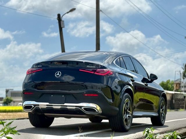總代理｜超美掀背休旅車｜AMG、48V輕油電、摸門、LED頭燈、P20進階跟車系統、360環景、前後雷達、倒車顯影、腳踢  第18張相片