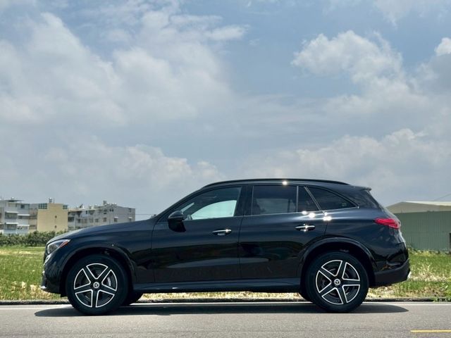 進化再升級，外匯高cp值｜賓士休旅車強勢來襲｜ＡMG夜色、48V輕油電、摸門、免鑰匙、P20進階跟車系統、腳踢、盲點  第4張相片