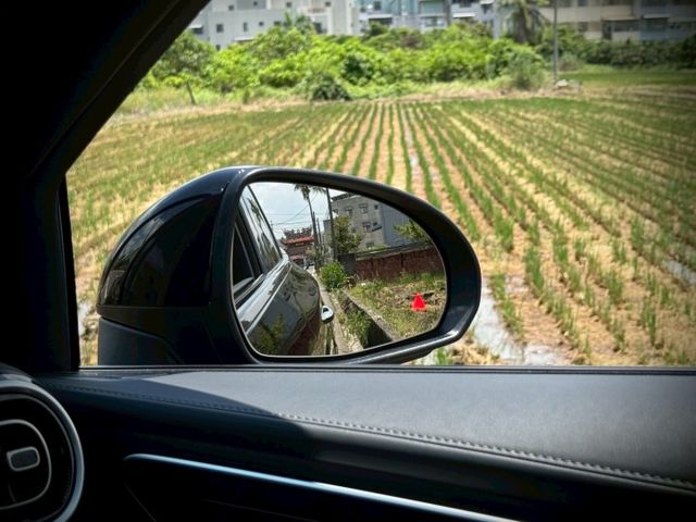 進化再升級，外匯高cp值｜賓士休旅車強勢來襲｜ＡMG夜色、48V輕油電、摸門、免鑰匙、P20進階跟車系統、腳踢、盲點  第12張相片