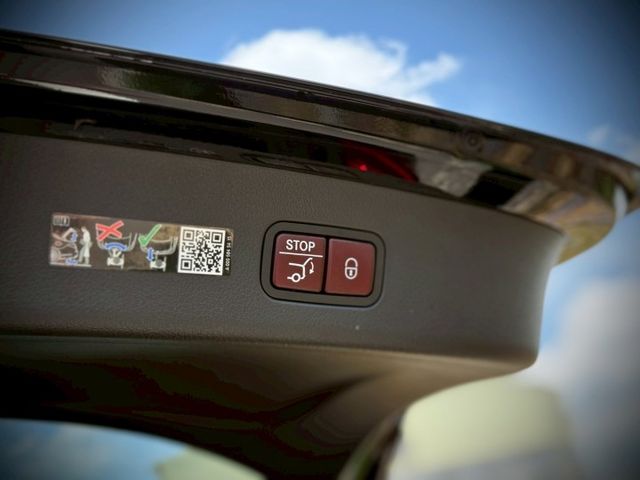 進化再升級，外匯高cp值｜賓士休旅車強勢來襲｜ＡMG夜色、48V輕油電、摸門、免鑰匙、P20進階跟車系統、腳踢、盲點  第18張相片