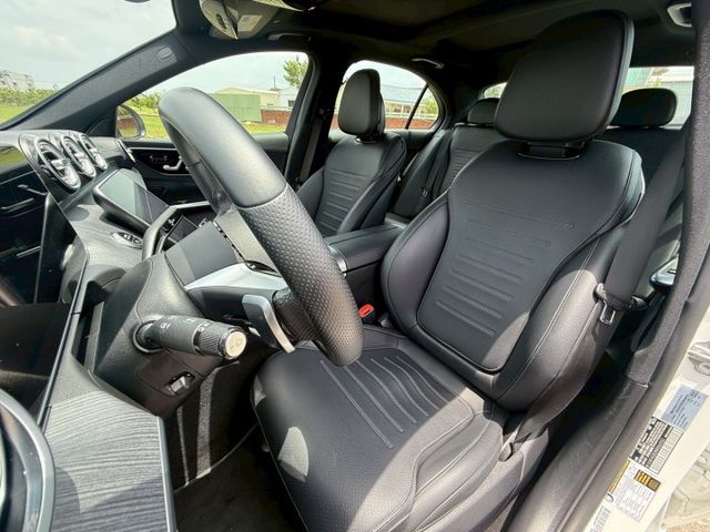 渦輪動力+智慧駕駛 出場自帶光芒｜AMG夜色、48V輕油電、LED魚眼頭燈、摸門、免鑰匙、ACC跟車  第8張相片