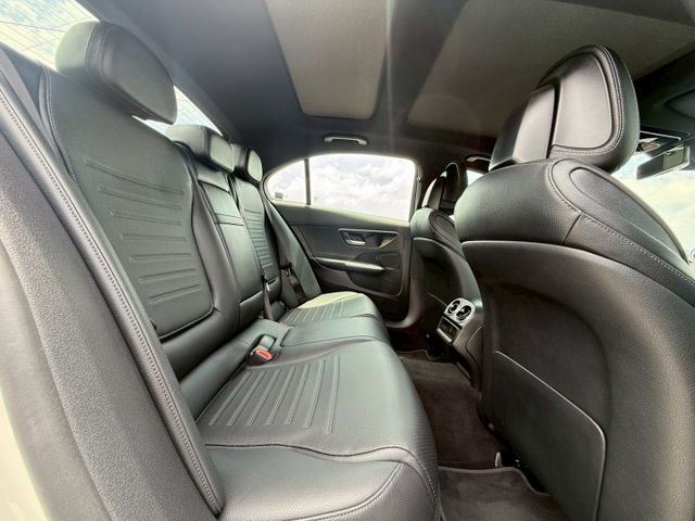 渦輪動力+智慧駕駛 出場自帶光芒｜AMG夜色、48V輕油電、LED魚眼頭燈、摸門、免鑰匙、ACC跟車  第9張相片