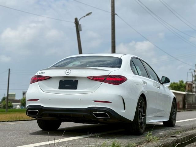 渦輪動力+智慧駕駛 出場自帶光芒｜AMG夜色、48V輕油電、LED魚眼頭燈、摸門、免鑰匙、ACC跟車  第18張相片