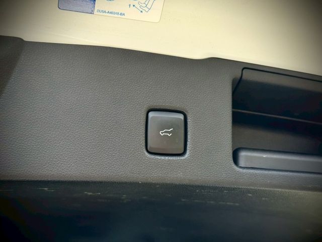 聰明又會跑的SUV，載家人、載夢想都剛剛好｜摸門、免鑰匙、ACC​、360環景、前後雷達、倒車顯影、抬顯、盲點、全景天窗  第15張相片