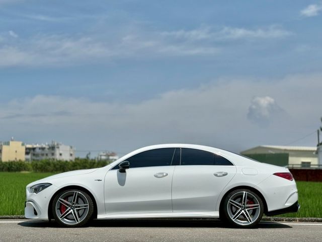 全球最強 2.0L渦輪增壓引擎 0-100km/h 僅需 4.0 秒｜ 限量韓規現車AMG紅卡鉗｜U88方向盤旋鈕  第5張相片