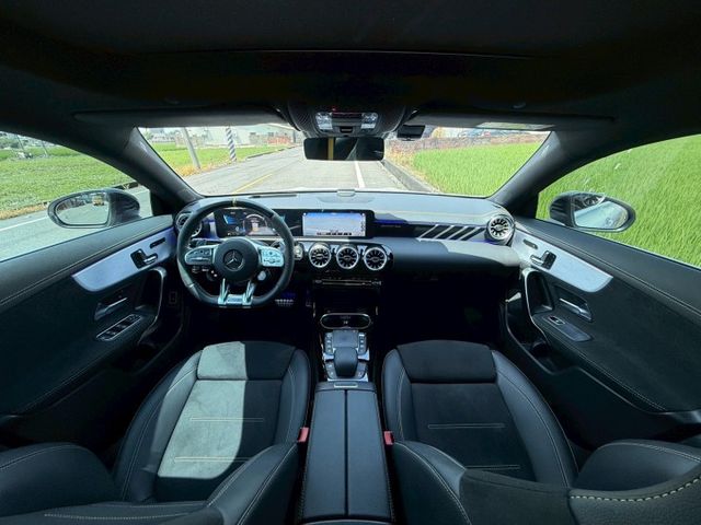 全球最強 2.0L渦輪增壓引擎 0-100km/h 僅需 4.0 秒｜ 限量韓規現車AMG紅卡鉗｜U88方向盤旋鈕  第6張相片