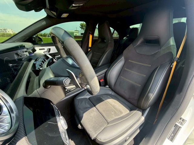 全球最強 2.0L渦輪增壓引擎 0-100km/h 僅需 4.0 秒｜ 限量韓規現車AMG紅卡鉗｜U88方向盤旋鈕  第8張相片