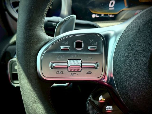 全球最強 2.0L渦輪增壓引擎 0-100km/h 僅需 4.0 秒｜ 限量韓規現車AMG紅卡鉗｜U88方向盤旋鈕  第11張相片