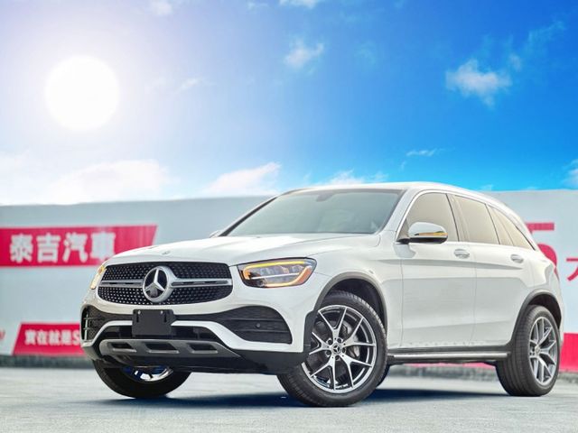 每天通勤的路，動力、舒適、科技一次到位｜AMG、摸門、免鑰匙、倒車顯影、、盲點、觸控大螢幕、數位儀表板、全景天窗、電動尾  第1張相片