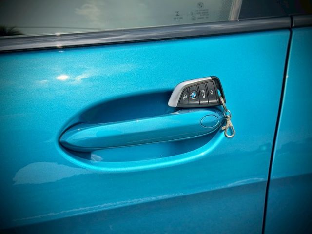 雙門的線條 線條的實用｜藍得剛剛好｜M-Sport套件、摸門、免鑰匙、LED魚眼頭燈、ACC跟車系統、5AS  第10張相片