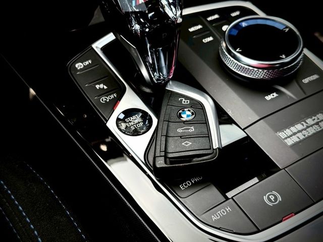 雙門的線條 線條的實用｜藍得剛剛好｜M-Sport套件、摸門、免鑰匙、LED魚眼頭燈、ACC跟車系統、5AS  第11張相片