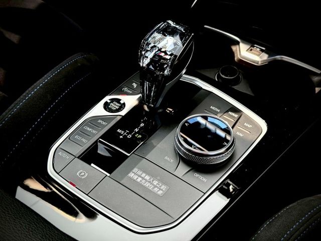 雙門的線條 線條的實用｜藍得剛剛好｜M-Sport套件、摸門、免鑰匙、LED魚眼頭燈、ACC跟車系統、5AS  第12張相片