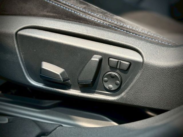 雙門的線條 線條的實用｜藍得剛剛好｜M-Sport套件、摸門、免鑰匙、LED魚眼頭燈、ACC跟車系統、5AS  第13張相片