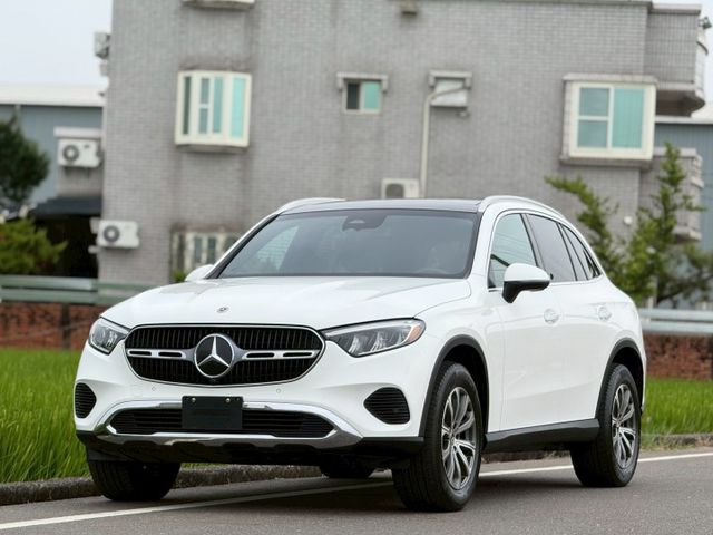 天氣變涼 氣場不能降｜48V輕油電、摸門、免鑰匙、LED頭燈、前後雷達、倒車顯影、盲點、全景天窗、氣氛燈、腳踢  第2張相片