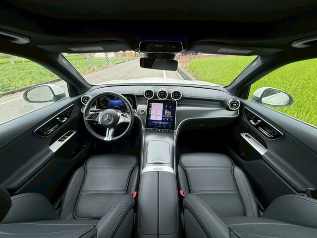 天氣變涼 氣場不能降｜48V輕油電、摸門、免鑰匙、LED頭燈、前後雷達、倒車顯影、盲點、全景天窗、氣氛燈、腳踢  第5張相片