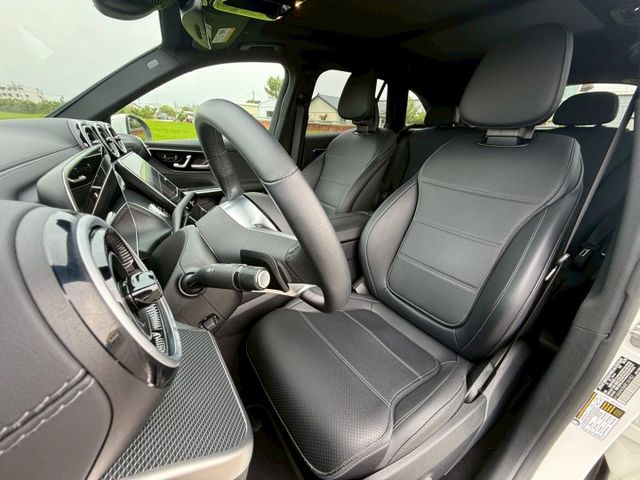 天氣變涼 氣場不能降｜48V輕油電、摸門、免鑰匙、LED頭燈、前後雷達、倒車顯影、盲點、全景天窗、氣氛燈、腳踢  第7張相片