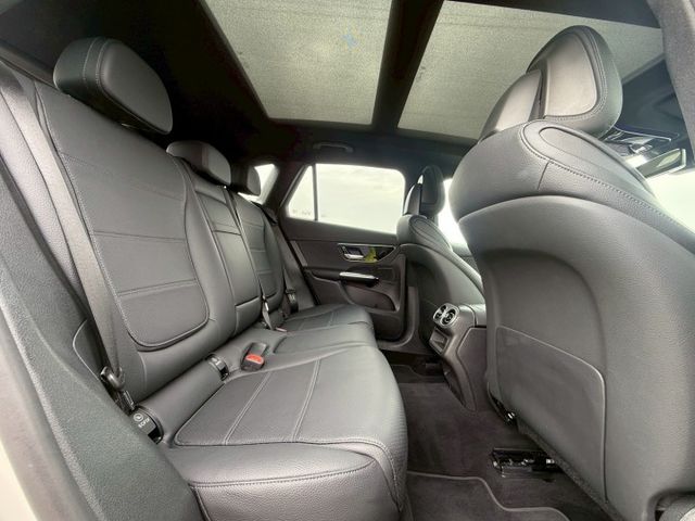 天氣變涼 氣場不能降｜48V輕油電、摸門、免鑰匙、LED頭燈、前後雷達、倒車顯影、盲點、全景天窗、氣氛燈、腳踢  第8張相片