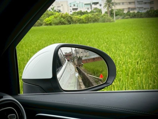 天氣變涼 氣場不能降｜48V輕油電、摸門、免鑰匙、LED頭燈、前後雷達、倒車顯影、盲點、全景天窗、氣氛燈、腳踢  第10張相片