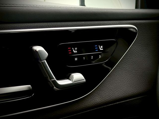 天氣變涼 氣場不能降｜48V輕油電、摸門、免鑰匙、LED頭燈、前後雷達、倒車顯影、盲點、全景天窗、氣氛燈、腳踢  第11張相片