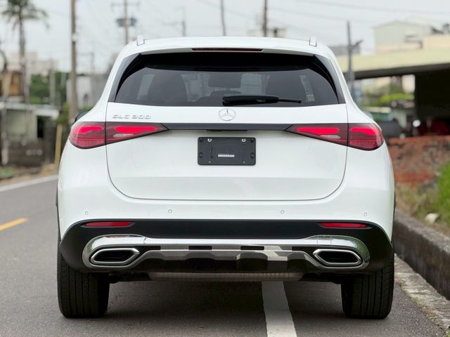 天氣變涼 氣場不能降｜48V輕油電、摸門、免鑰匙、LED頭燈、前後雷達、倒車顯影、盲點、全景天窗、氣氛燈、腳踢  第18張相片