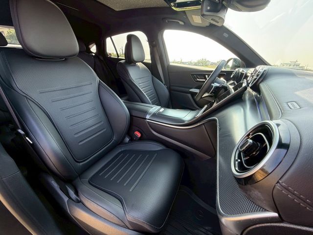 質感內裝｜2.0渦輪+四傳動力充足｜低油耗｜家庭使用與日常代步都適合  第8張相片