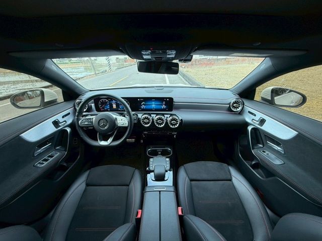 最美無邊框轎跑｜小姐姐的最愛｜AMG、摸門、免鑰匙、車道維持、前後雷達、倒車顯影、盲點、全景天窗  第5張相片