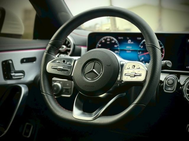 最美無邊框轎跑｜小姐姐的最愛｜AMG、摸門、免鑰匙、車道維持、前後雷達、倒車顯影、盲點、全景天窗  第6張相片