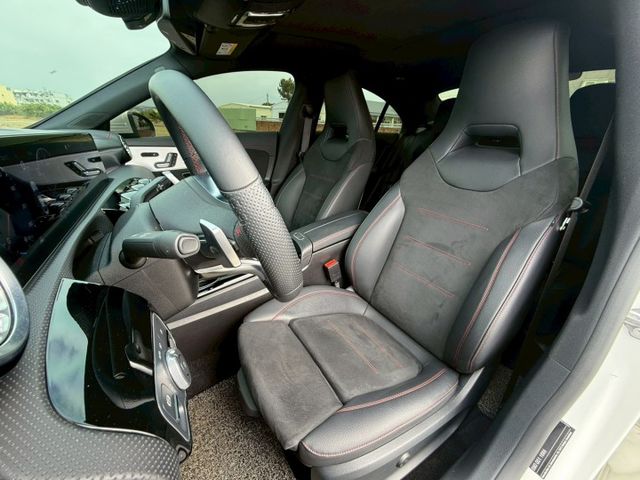 最美無邊框轎跑｜小姐姐的最愛｜AMG、摸門、免鑰匙、車道維持、前後雷達、倒車顯影、盲點、全景天窗  第7張相片