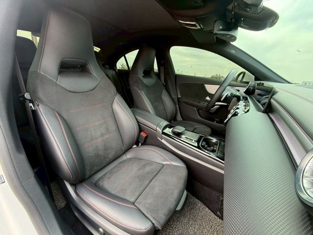 最美無邊框轎跑｜小姐姐的最愛｜AMG、摸門、免鑰匙、車道維持、前後雷達、倒車顯影、盲點、全景天窗  第8張相片