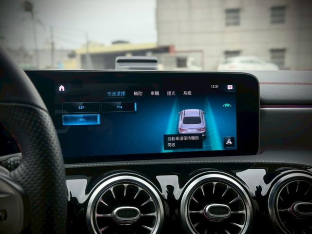 最美無邊框轎跑｜小姐姐的最愛｜AMG、摸門、免鑰匙、車道維持、前後雷達、倒車顯影、盲點、全景天窗  第14張相片