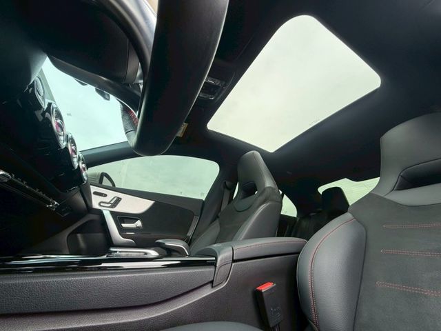 最美無邊框轎跑｜小姐姐的最愛｜AMG、摸門、免鑰匙、車道維持、前後雷達、倒車顯影、盲點、全景天窗  第16張相片