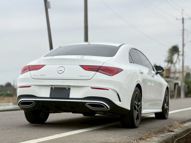 最美無邊框轎跑｜小姐姐的最愛｜AMG、摸門、免鑰匙、車道維持、前後雷達、倒車顯影、盲點、全景天窗  第17張相片