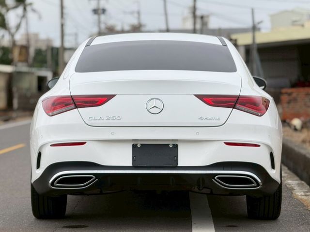 最美無邊框轎跑｜小姐姐的最愛｜AMG、摸門、免鑰匙、車道維持、前後雷達、倒車顯影、盲點、全景天窗  第18張相片