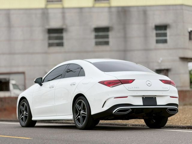 最美無邊框轎跑｜小姐姐的最愛｜AMG、摸門、免鑰匙、車道維持、前後雷達、倒車顯影、盲點、全景天窗  第19張相片