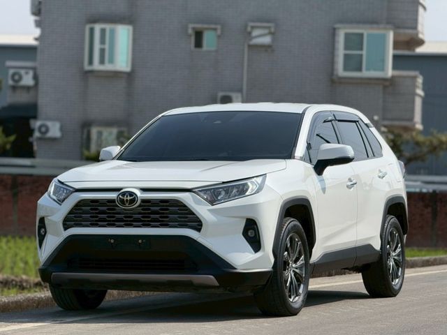 好開好養好省油　通勤、家庭出遊都適合｜摸門、免鑰匙、魚眼頭燈、ACC、LTA車道維持、後雷達、觸控螢幕、後座出風口  第2張相片