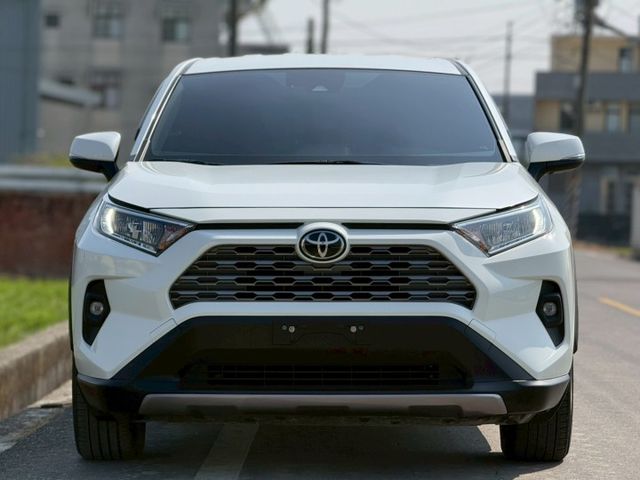 好開好養好省油　通勤、家庭出遊都適合｜摸門、免鑰匙、魚眼頭燈、ACC、LTA車道維持、後雷達、觸控螢幕、後座出風口  第3張相片