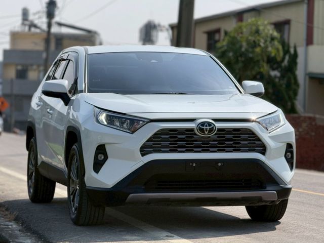 好開好養好省油　通勤、家庭出遊都適合｜摸門、免鑰匙、魚眼頭燈、ACC、LTA車道維持、後雷達、觸控螢幕、後座出風口  第4張相片