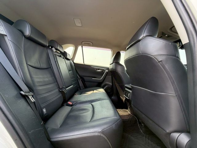 好開好養好省油　通勤、家庭出遊都適合｜摸門、免鑰匙、魚眼頭燈、ACC、LTA車道維持、後雷達、觸控螢幕、後座出風口  第10張相片