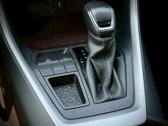 好開好養好省油　通勤、家庭出遊都適合｜摸門、免鑰匙、魚眼頭燈、ACC、LTA車道維持、後雷達、觸控螢幕、後座出風口  第15張相片