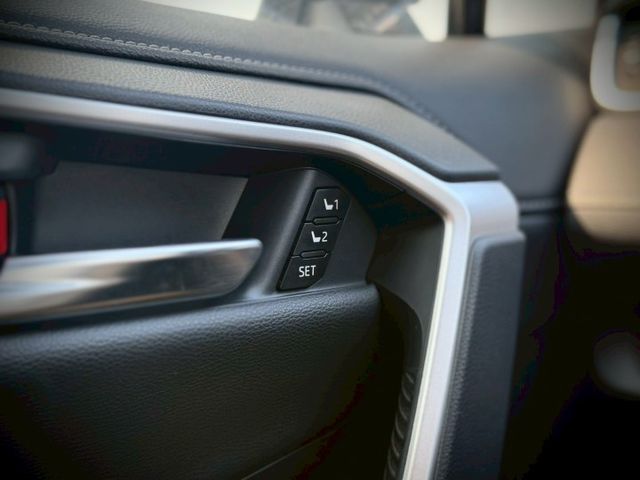 好開好養好省油　通勤、家庭出遊都適合｜摸門、免鑰匙、魚眼頭燈、ACC、LTA車道維持、後雷達、觸控螢幕、後座出風口  第16張相片