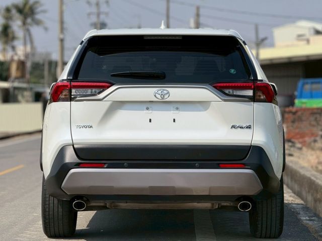 好開好養好省油　通勤、家庭出遊都適合｜摸門、免鑰匙、魚眼頭燈、ACC、LTA車道維持、後雷達、觸控螢幕、後座出風口  第20張相片