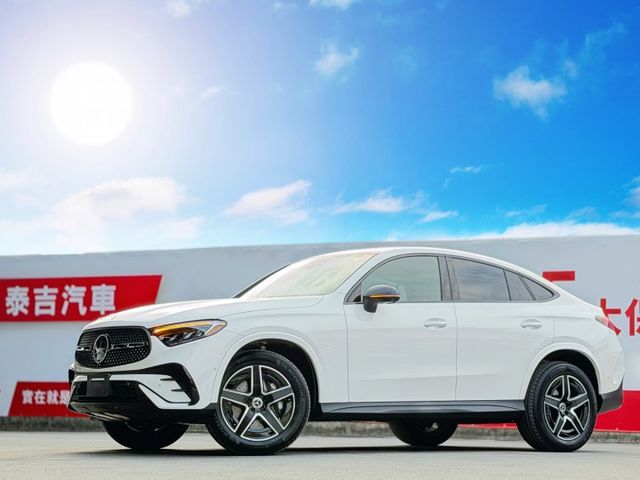 全新車｜AMG夜色、摸門、免鑰匙、P20進階跟車、車道維持、360環景、前後雷達、倒車顯影、盲點、柏林、腳踢  第1張相片